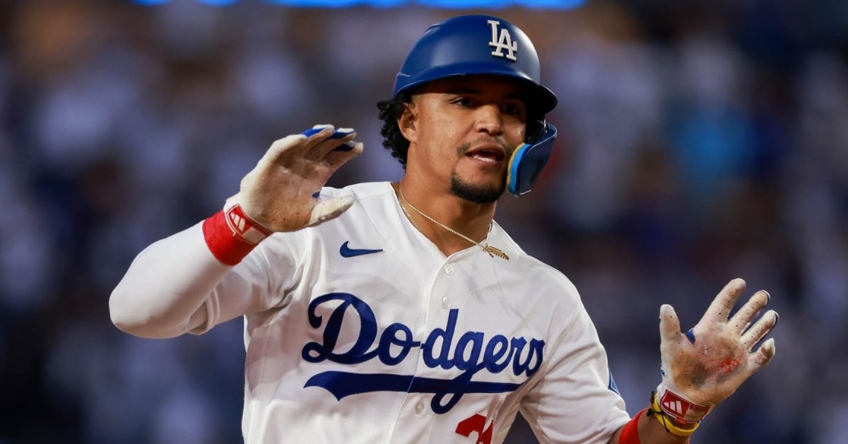 Dodgers Re-Sign Santiago Espinal Amid Injury