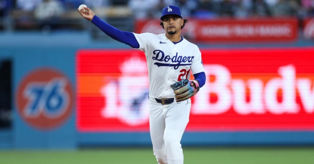 Dodgers Re-Sign Santiago Espinal Amid Injury